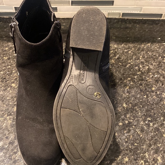 Liz claiborne black ankle booties size 6 1/2 - Picture 3 of 3